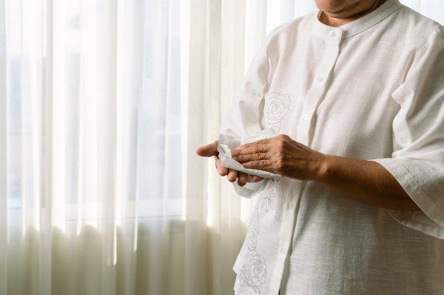 Papel toalha ao invés de toalha de pano: importância de usar