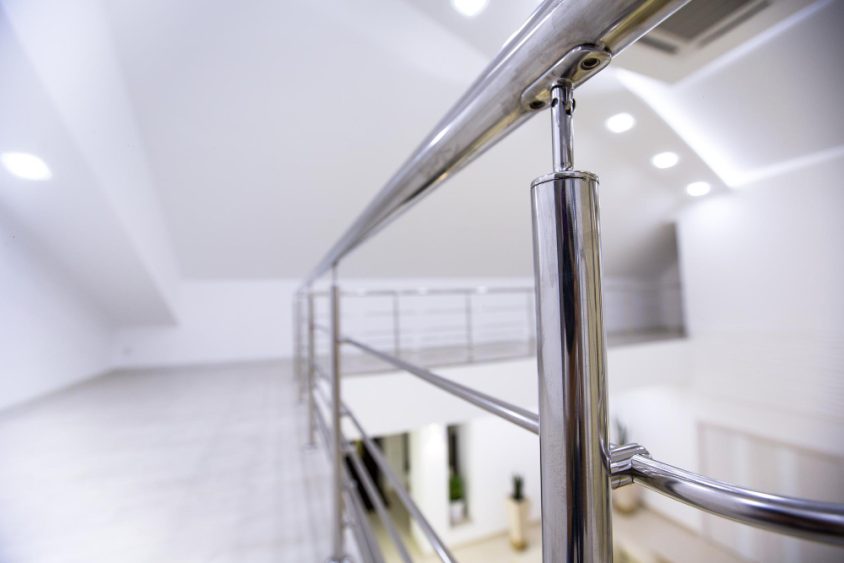 Como limpar guarda-corpo de inox e manter o brilho por mais tempo